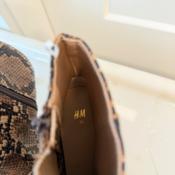 NWOT H&M Faux Snake Print Heeled Ankle Booties - Picture 4 of 5